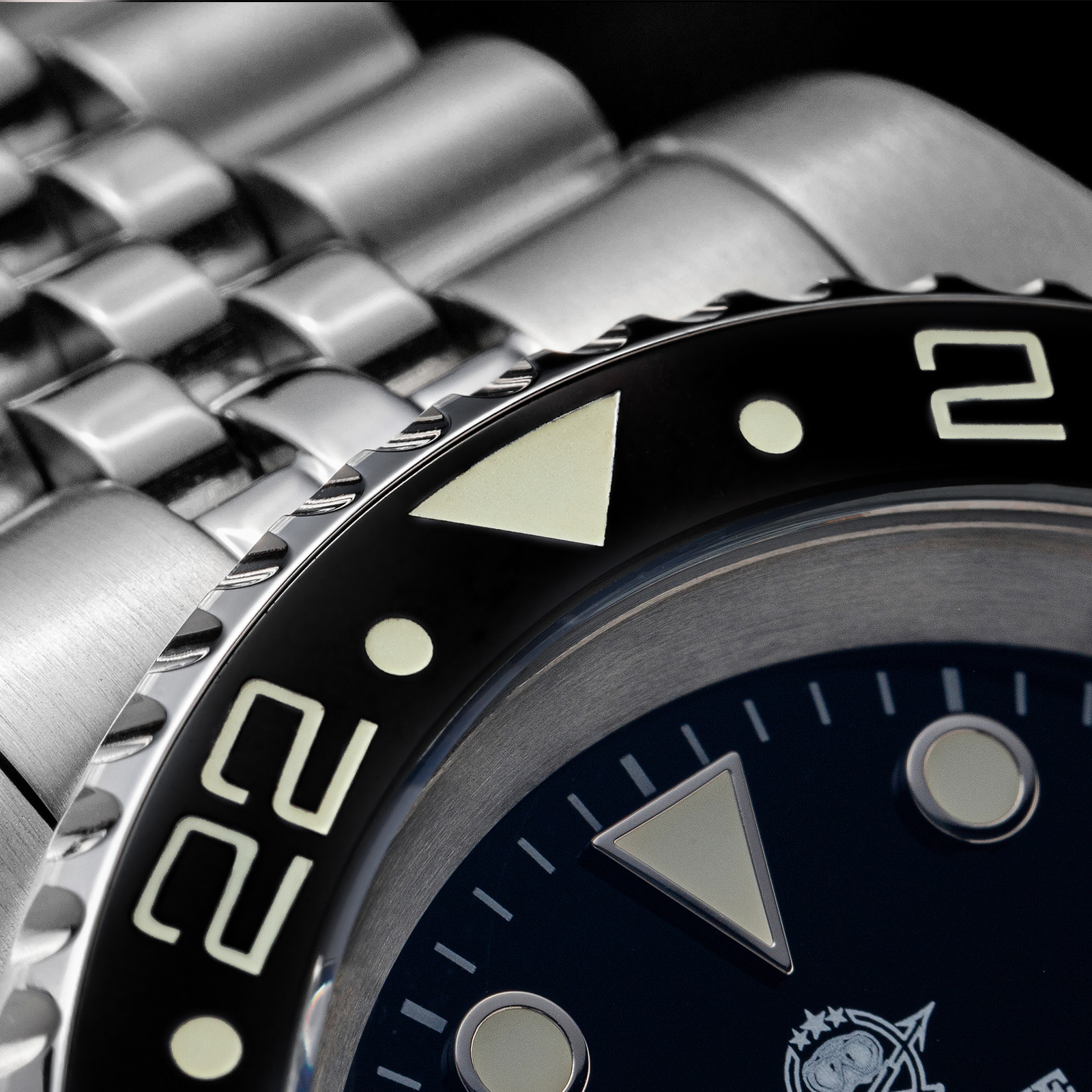 ADDIESDIVE AD2050 Luxury GMT W - Luxury Watch Storage のレビューと価格